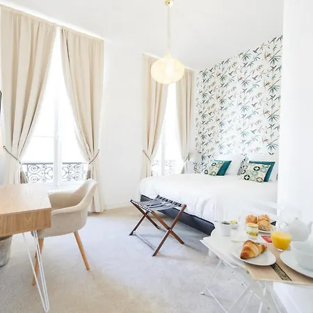 Maison De Lignieres - - Quartier Champs-elysees Bed & Breakfast 4*